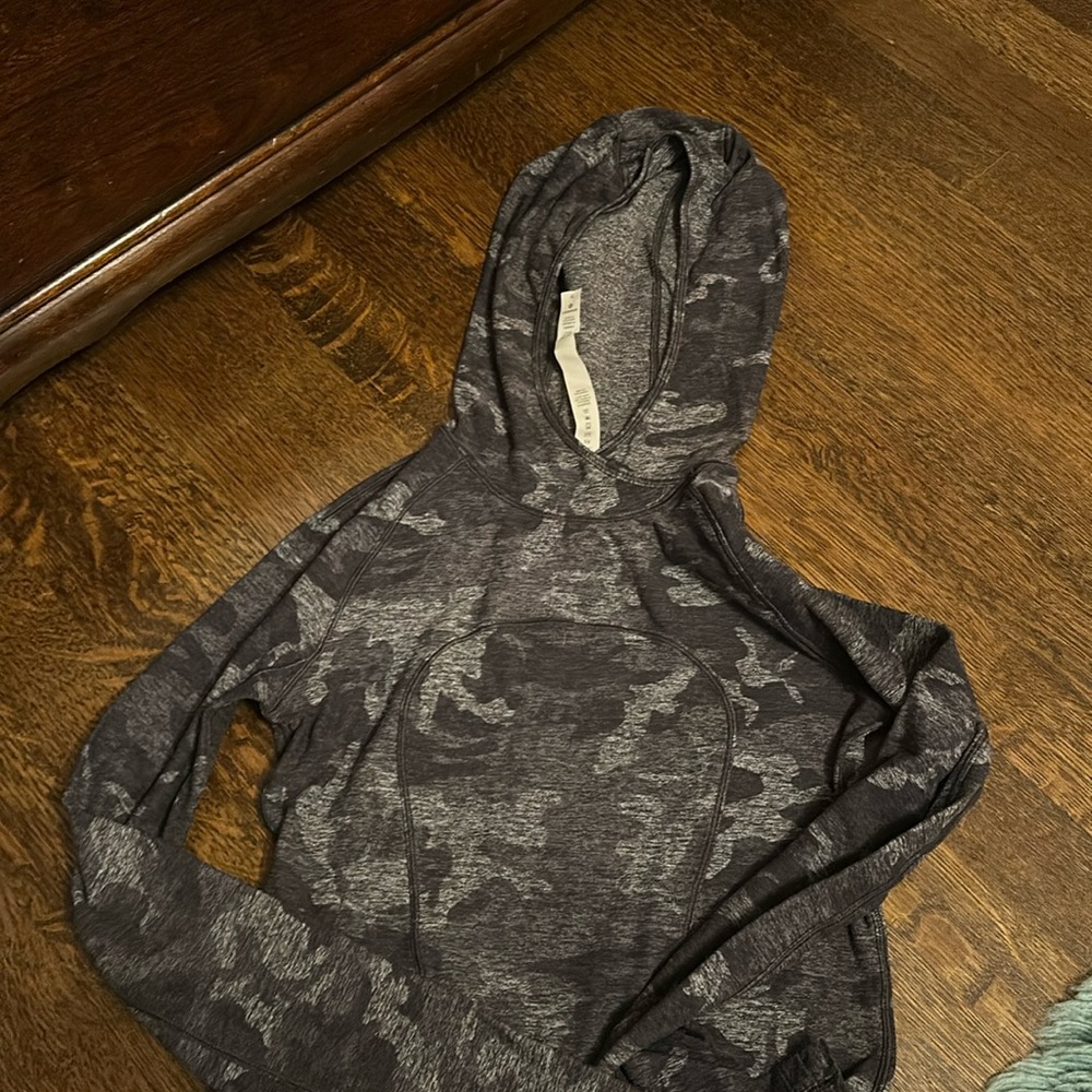 Lululemon camp running shirt with hood